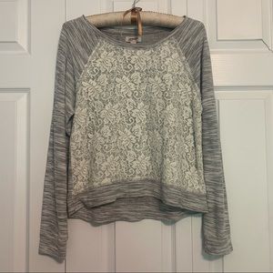 🌸 3/$15 Arizona Jean Co. Lace Detailed Grey Long-Sleeve Shirt Size L (Juniors)